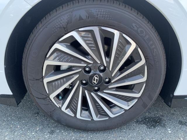 new 2024 Hyundai Sonata Hybrid car, priced at $37,072