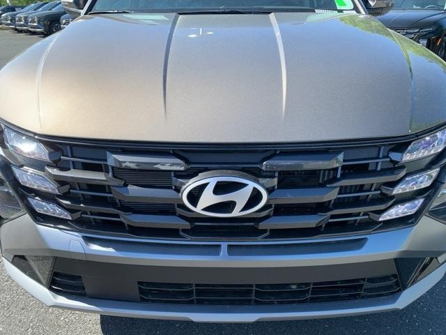 new 2025 Hyundai TUCSON Hybrid car, priced at $36,285