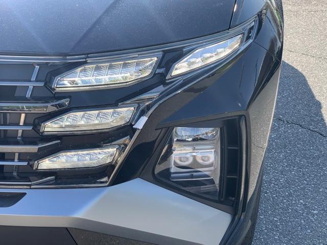 new 2025 Hyundai TUCSON Hybrid car, priced at $41,004
