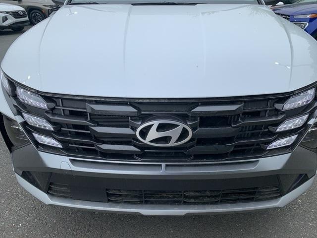 new 2025 Hyundai TUCSON Hybrid car, priced at $33,637