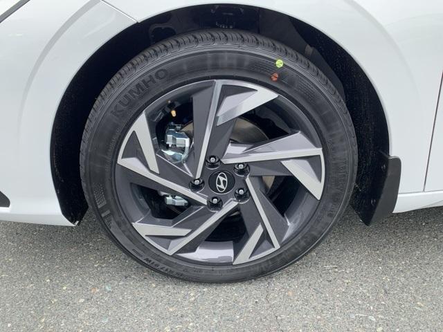 new 2025 Hyundai Elantra car, priced at $23,392
