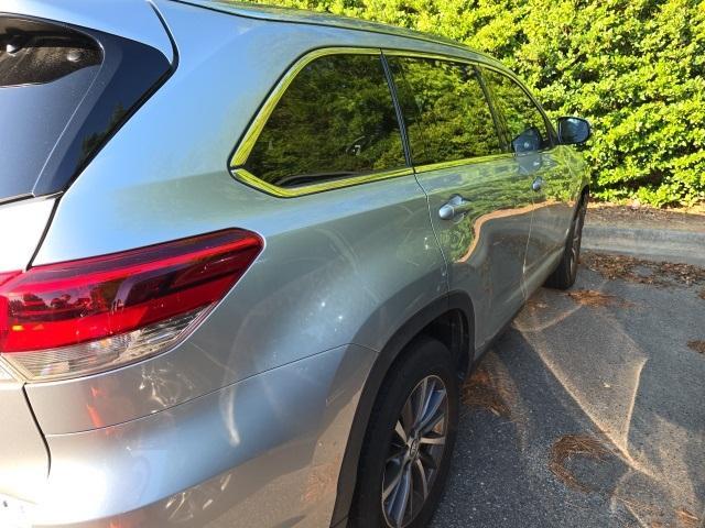 used 2019 Toyota Highlander car, priced at $27,504