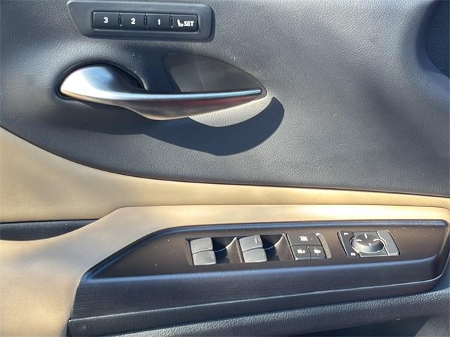 used 2019 Lexus ES 350 car, priced at $27,300