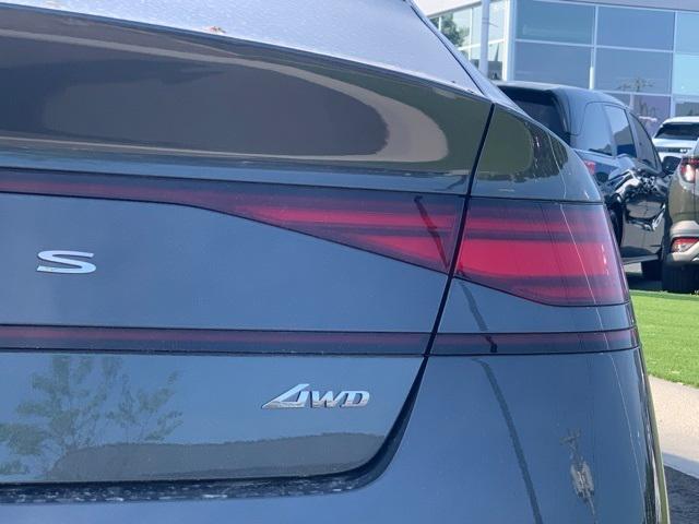 new 2025 Genesis G90 car, priced at $99,100