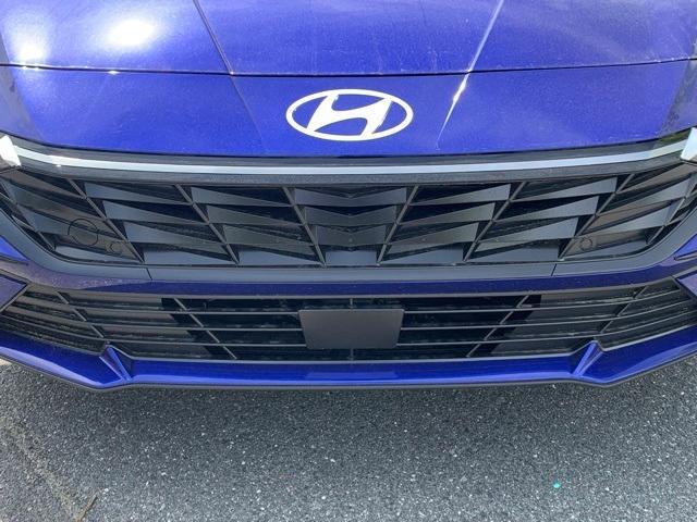 new 2025 Hyundai Elantra car, priced at $26,581