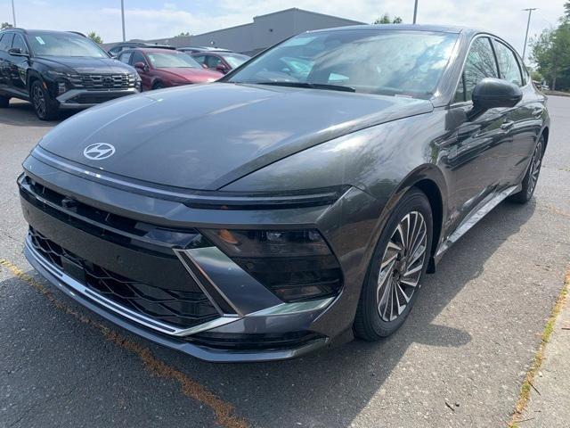 new 2025 Hyundai Sonata Hybrid car, priced at $37,565