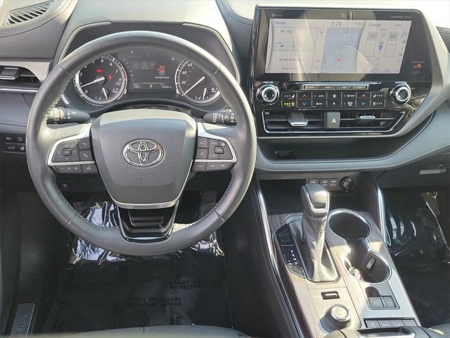 used 2022 Toyota Highlander car, priced at $37,999