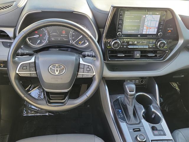 used 2022 Toyota Highlander car, priced at $35,999