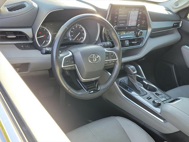 used 2022 Toyota Highlander car, priced at $35,999