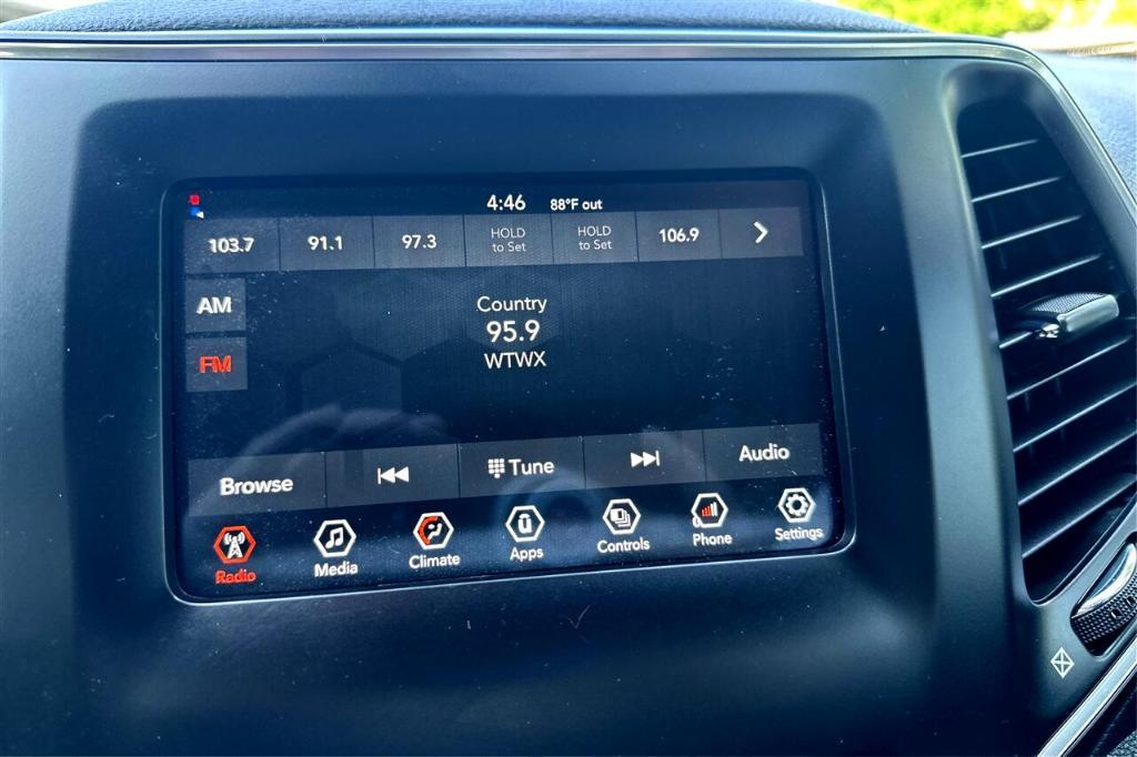 used 2021 Jeep Cherokee car, priced at $20,995
