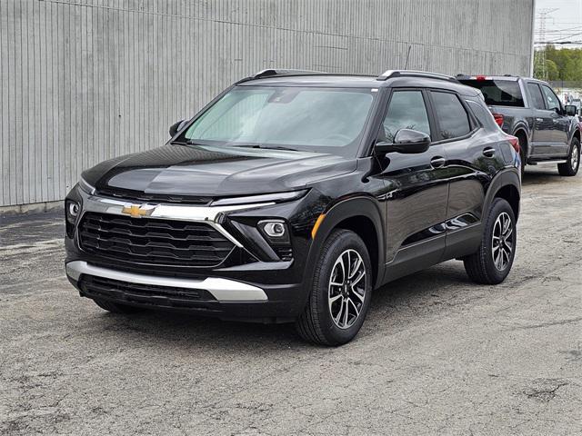 new 2025 Chevrolet TrailBlazer car, priced at $30,180