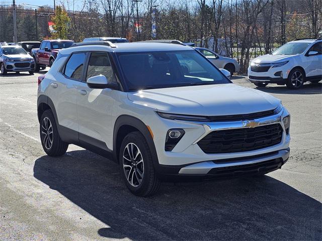 new 2025 Chevrolet TrailBlazer car, priced at $27,884