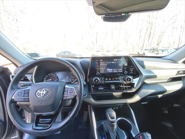 used 2021 Toyota Highlander car, priced at $29,400