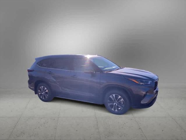 new 2025 Toyota Highlander car, priced at $46,682