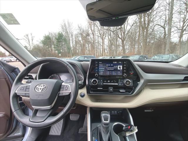 used 2022 Toyota Highlander car, priced at $34,900