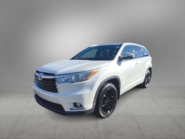 used 2015 Toyota Highlander car, priced at $16,722