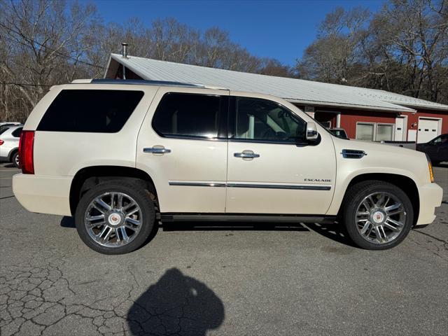 used 2013 Cadillac Escalade car, priced at $21,995