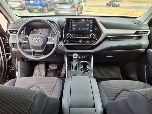 used 2022 Toyota Highlander car, priced at $27,980