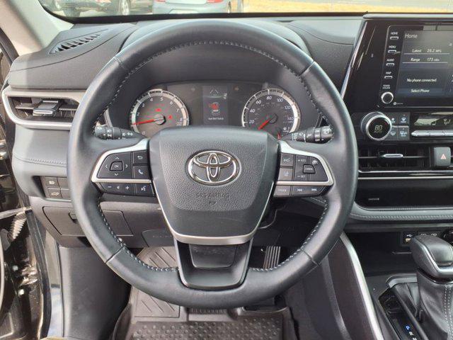 used 2022 Toyota Highlander car, priced at $27,980