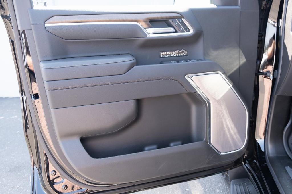new 2025 Chevrolet Silverado 1500 car, priced at $69,600