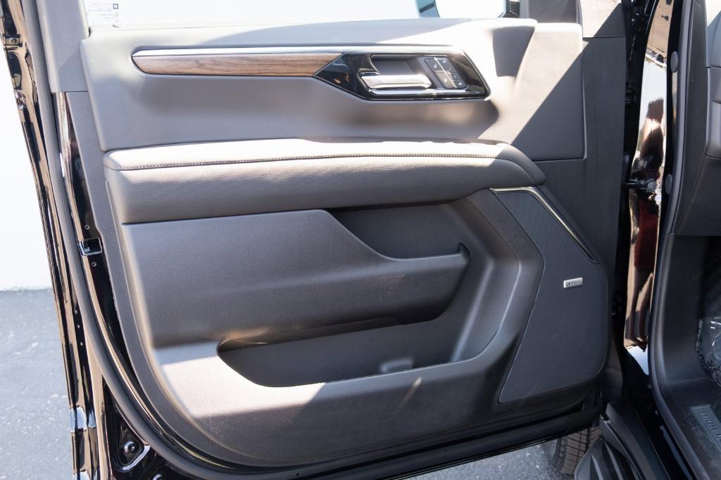 new 2025 Chevrolet Tahoe car, priced at $88,840