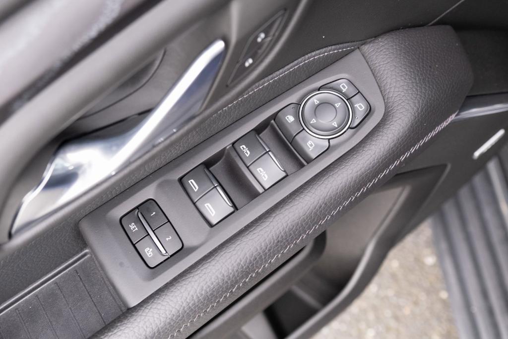 used 2023 GMC Yukon XL car, priced at $70,100