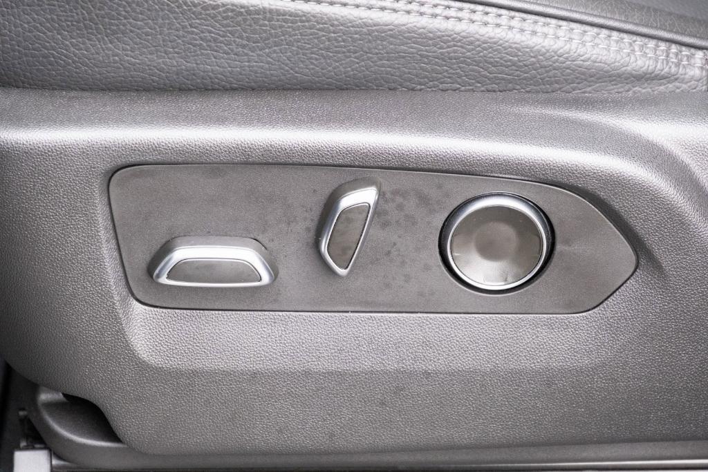 used 2023 GMC Yukon XL car, priced at $70,100