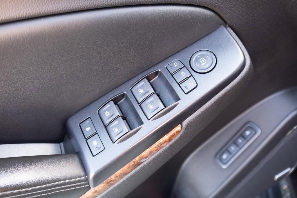 used 2015 Chevrolet Suburban car, priced at $22,900