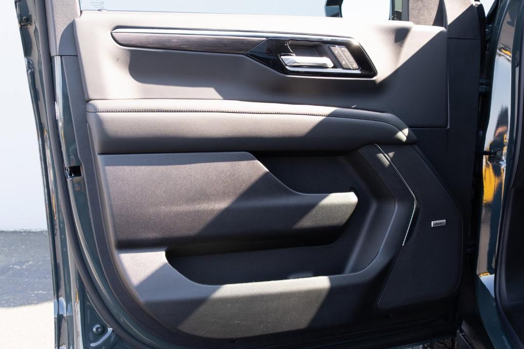new 2025 Chevrolet Suburban car, priced at $77,685