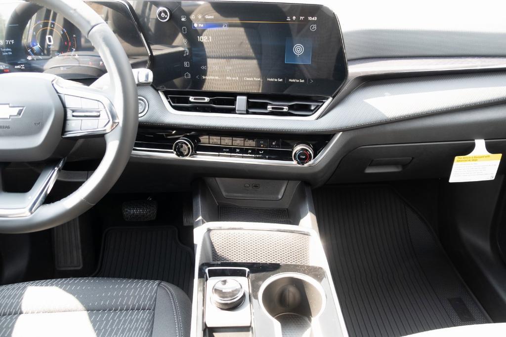 new 2026 Chevrolet Equinox car, priced at $31,015