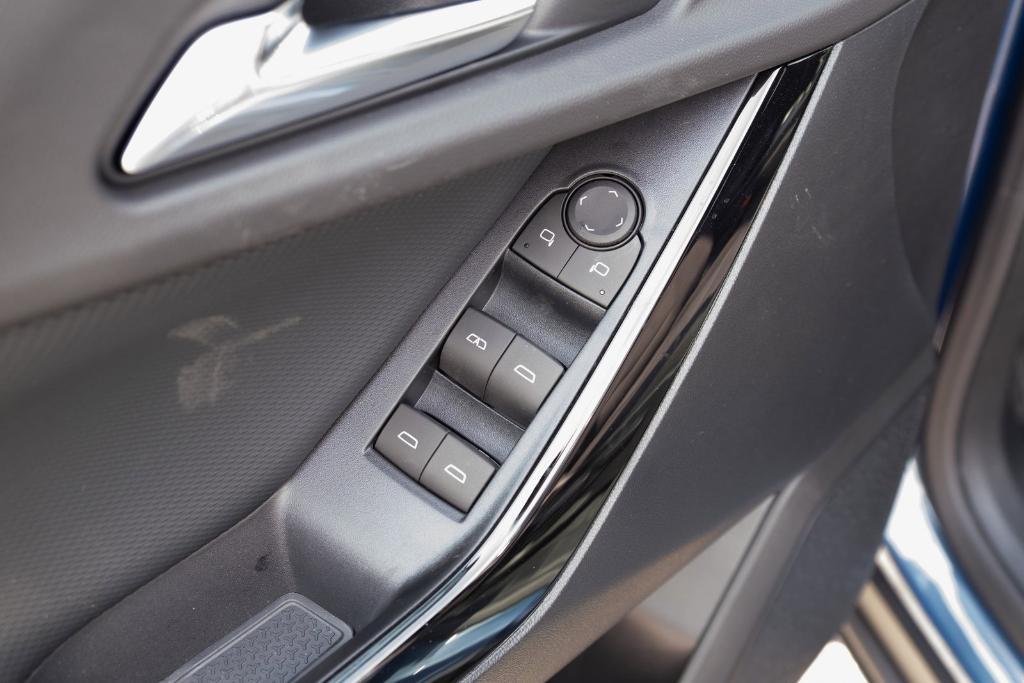 new 2026 Chevrolet Equinox car, priced at $31,015