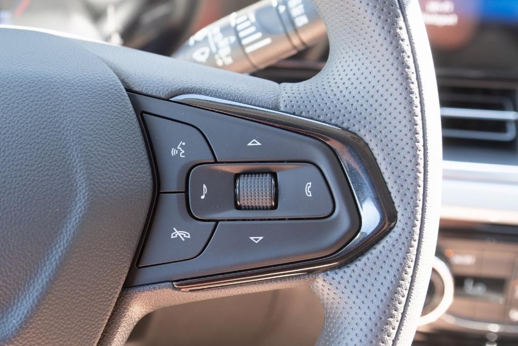new 2025 Chevrolet Trax car, priced at $24,095