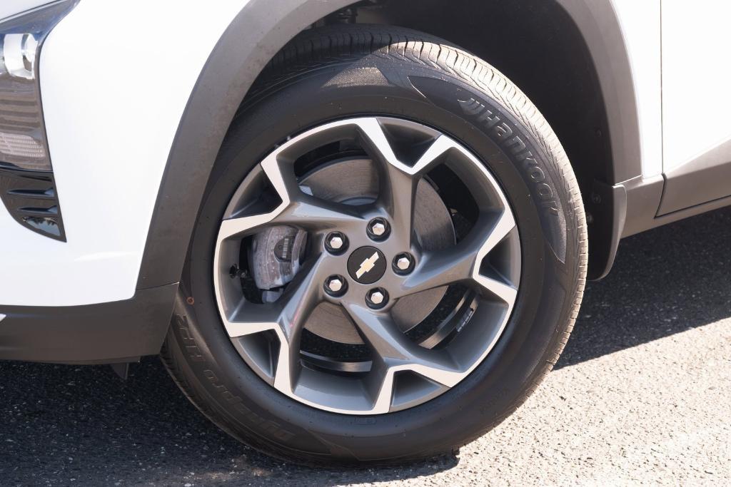 new 2025 Chevrolet Trax car, priced at $24,095
