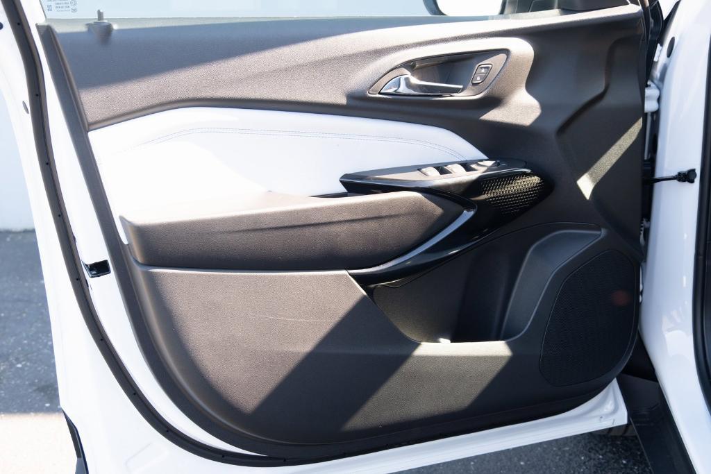 new 2025 Chevrolet Trax car, priced at $24,095