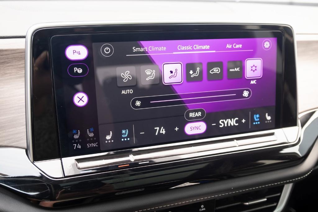 used 2024 Volkswagen Atlas car, priced at $40,200