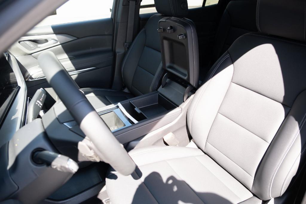 new 2025 Chevrolet Traverse car, priced at $48,340