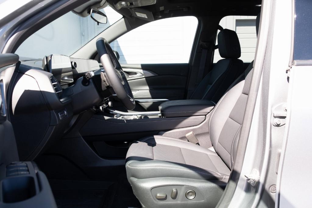 new 2025 Chevrolet Traverse car, priced at $48,340