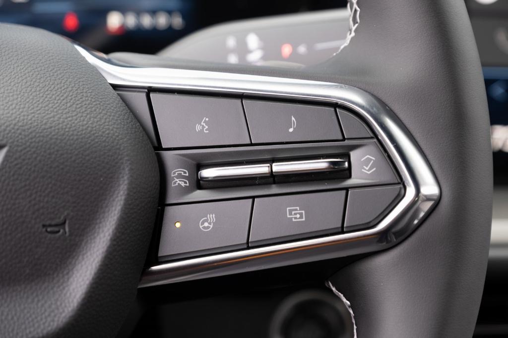 new 2025 Chevrolet Traverse car, priced at $42,290