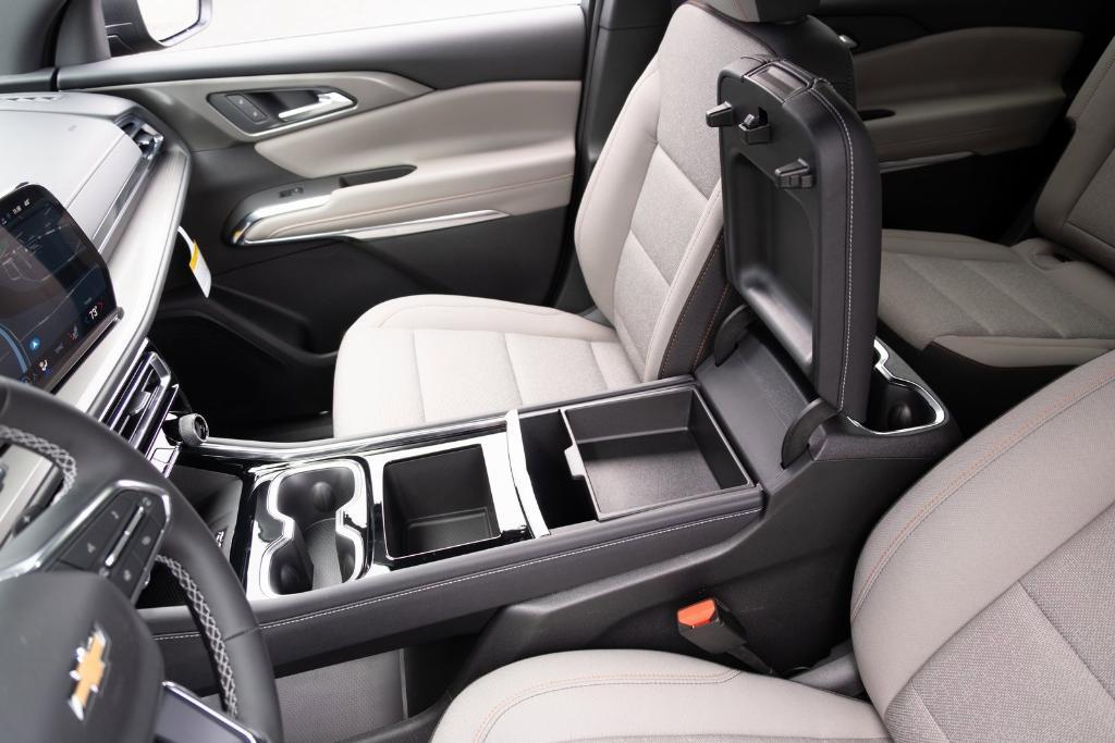 new 2025 Chevrolet Traverse car, priced at $42,290