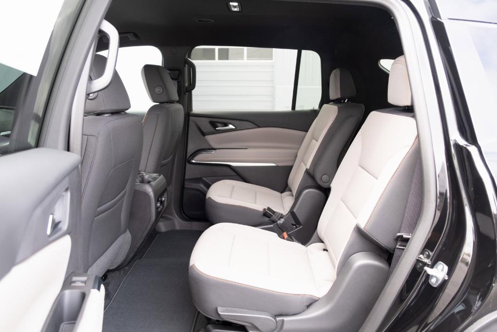 new 2025 Chevrolet Traverse car, priced at $42,290