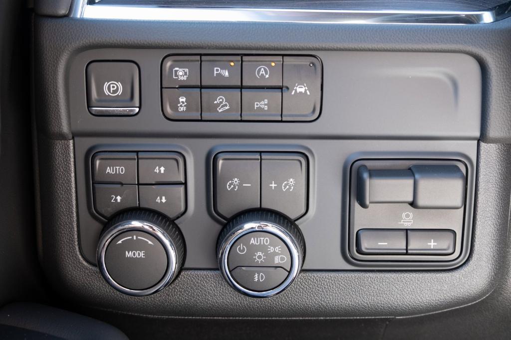 new 2025 Chevrolet Suburban car, priced at $71,900