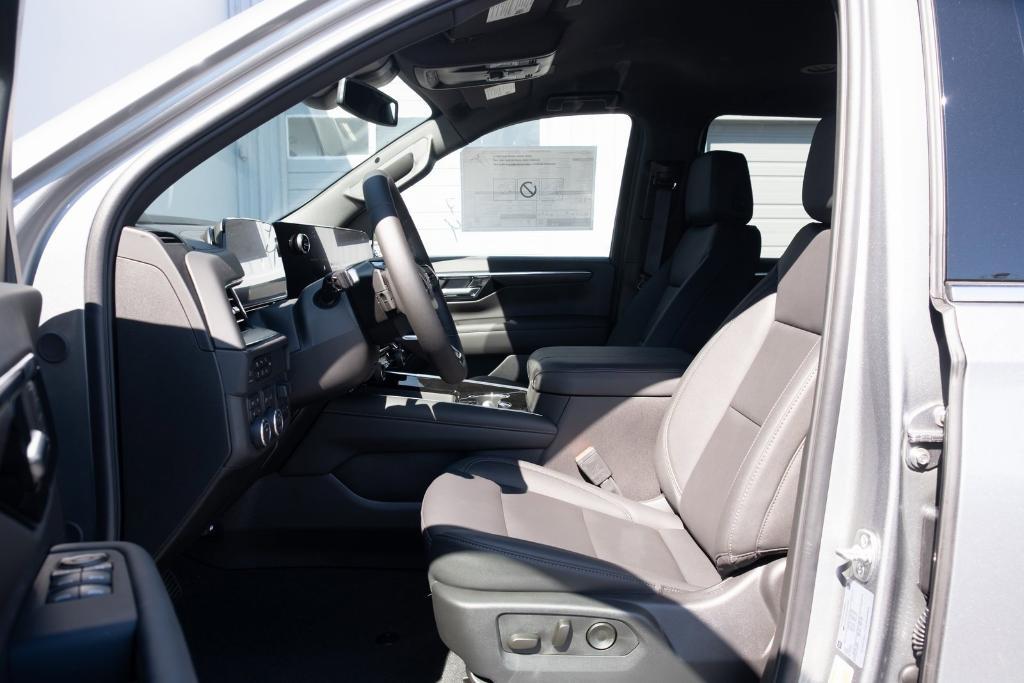 new 2025 Chevrolet Suburban car, priced at $71,900