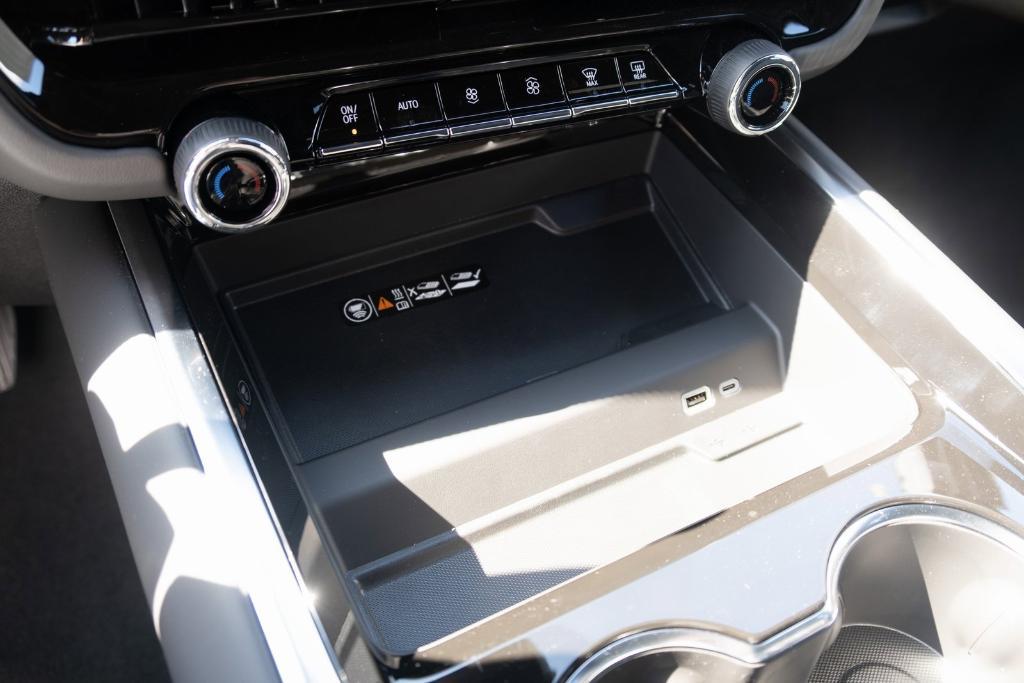 new 2025 Chevrolet Suburban car, priced at $71,900