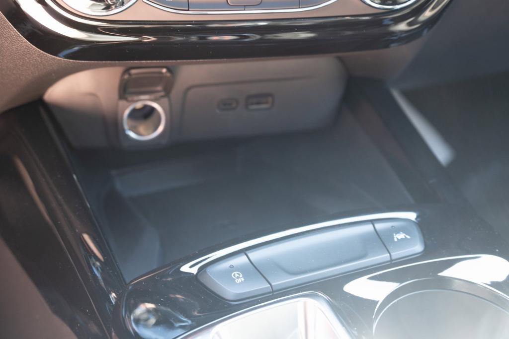 new 2025 Chevrolet Trax car, priced at $27,675