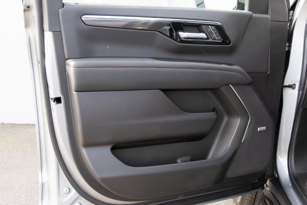 new 2025 Chevrolet Suburban car, priced at $77,825