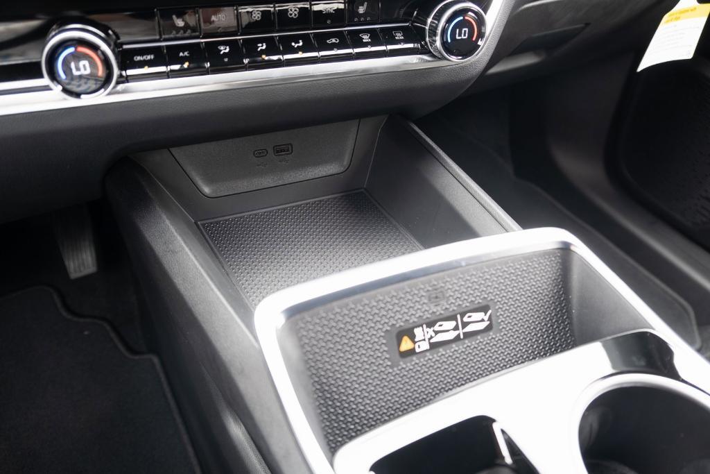 new 2025 Chevrolet Equinox car, priced at $35,725