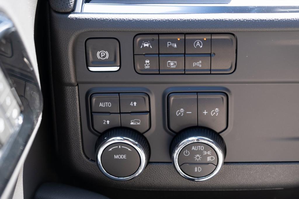 new 2025 Chevrolet Suburban car, priced at $81,795