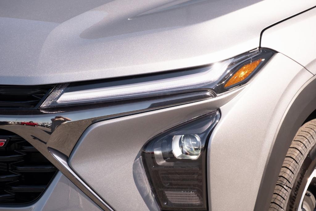 new 2025 Chevrolet Trax car, priced at $26,385
