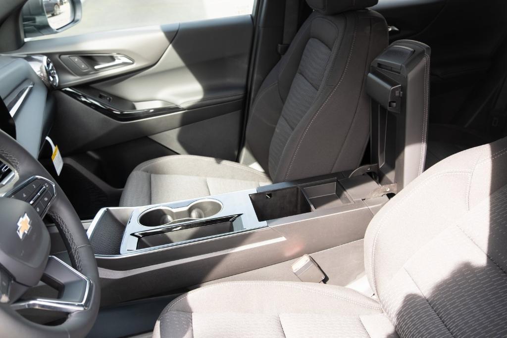 new 2025 Chevrolet Equinox car, priced at $31,995