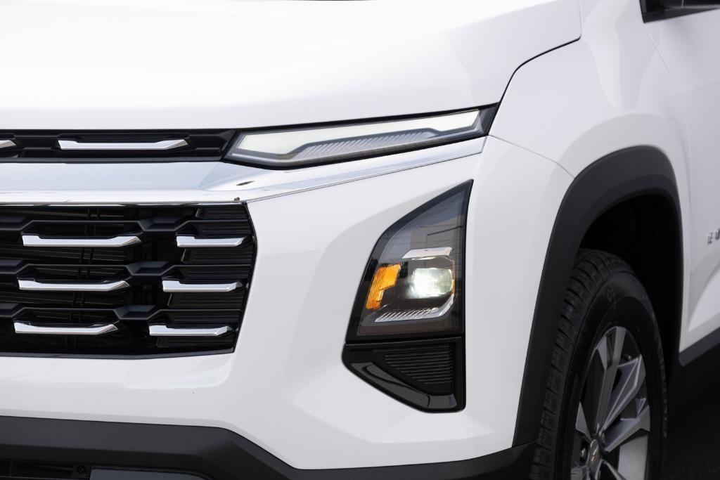 new 2025 Chevrolet Equinox car, priced at $31,995